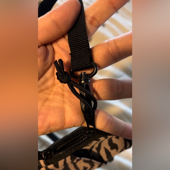 Mew Vans Women’s Crossbag/ Zibra print - Picture 8 of 10